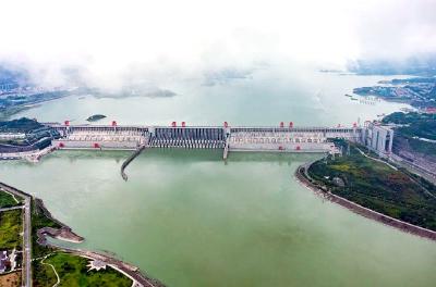 三峡水库迎今年以来最大洪水
