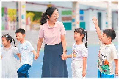 总书记回信让湖北特岗教师倍感责任 三代师生接力，托举乡村学生走向更远