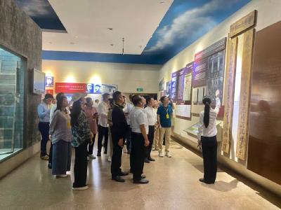 省侨商侨领暨海外校友会负责人国情研修班到红安开展现场教学和招商推介活动