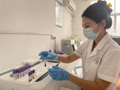 初心在检验台闪耀 温情在街巷流淌                                                                                       ——记黄州区南湖社区卫生服务中心医务工作者罗袁玲