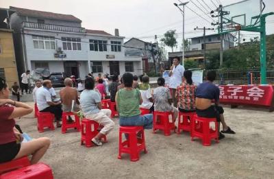 药品宣传进乡村 用药安全记在心