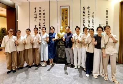 周叶与“艾”的故事