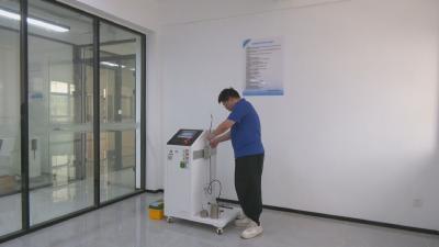 聚力建支点 一线直击丨 宇洪光电：一根电缆500万次弯折不断电