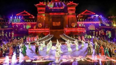 湖北“赤黄红”文旅线路双节走热 荆楚特色文化游引客潮 
