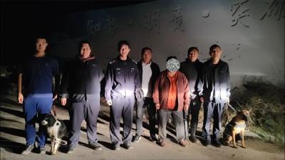 老人捡板栗走失 干群倾力搜寻找回