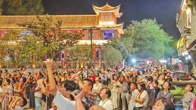 鸠兹古邑古韵厚 金秋华年诗意浓