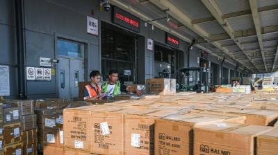 花湖八日——在跑道、在直播间、在百姓餐桌，看见一张通达全球的网