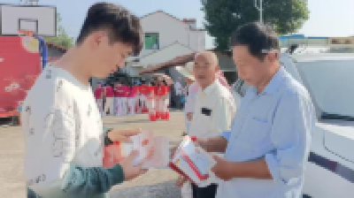 团风县总路咀司法所开展普法活动