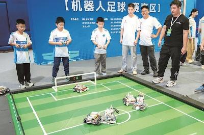 机器人踢球 无人机对决 太空里射击 湖北数字体育运动会“嗨翻”假日