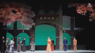我市大型黄梅戏舞台剧《霜天红烛》在安徽六安成功演出