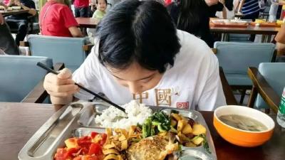 赤壁政府机关食堂成了“十一”景点