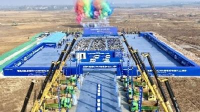 珠落玉盘满盘活——百亿项目集群“筑巢”襄阳：解码高质量发展新实践