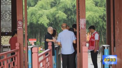 助力文明旅游  黄州志愿者守护双节“好风景”