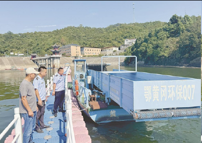 市生态环境局罗田县分局执法人员深入凤凰关水库开展日常巡查工作