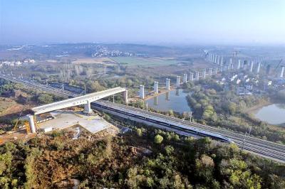 市委常委会召开专题会议  精准施策 靶向发力 确保“十五五”开好局起好步