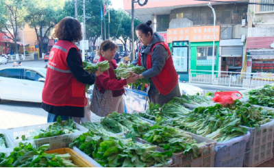 社企共建暖心桥 爱心蔬菜送社区
