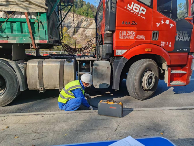 黄冈市生态环境局红安县分局开展柴油货车路查路检工作