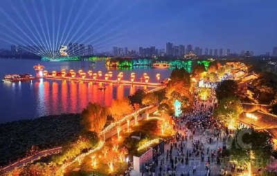 25位网络大V“追光”东坡