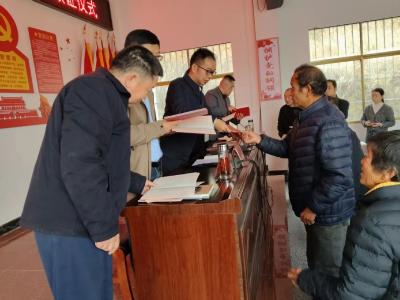 土地二轮延包有了“定心丸”  红安县为26户村民集中颁发不动产权证