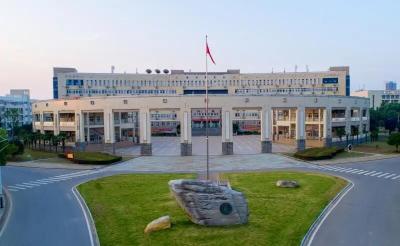 黄冈师范学院食堂开放日邀请师生体验“舌尖上的安全”