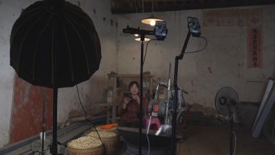 经济微观察 发展惠民生｜电商培训点亮“金点子”  乡土味直播让山货热销