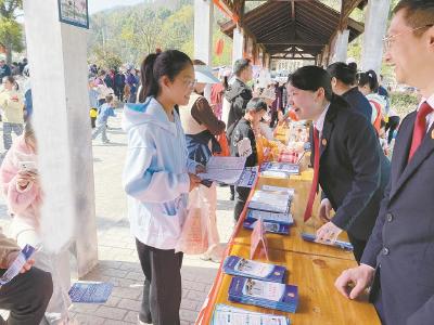 满庭“枫景”映山乡 ——蕲春县法院张塝法庭创建“枫桥式人民法庭”纪实