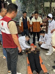 景区险情突发  医生火速驰援——九资河中心卫生院生死时速救下心脏病游客