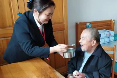 福利院年味暖心又暖胃