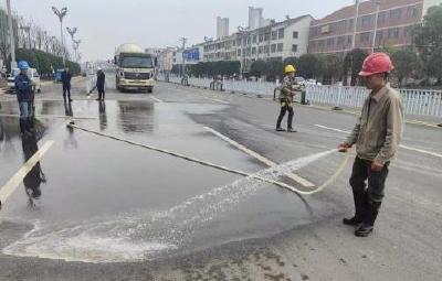市区两级交通部门联管农机带泥上路 