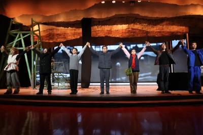 黄冈师院原创剧目《地脉寻踪》首演