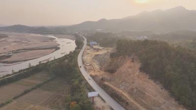 学习贯彻党的二十届四中全会精神聚力建支点｜10亿资金注入 G318国道团风段焕新升级