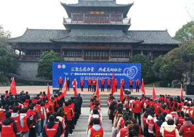 我市开展国际志愿者日暨禁燃限燃烟花爆竹宣传活动