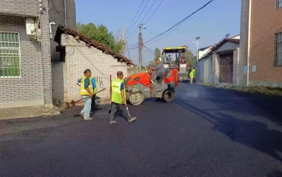 黄州区交通农路部门修复道路保安全