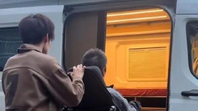 蕲春小伙郭求生辞职侍母三载，改造房车助母圆梦——孝心无价 陪伴最长情
