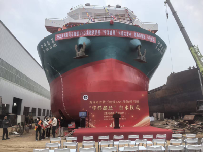 长江航运添“绿色巨轮”  黄冈市首艘万吨级液化天然气新能源动力船舶下水
