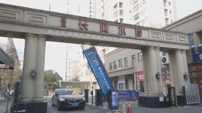 黄州新桥社区：志愿同行清垃圾  党建赋能美社区
