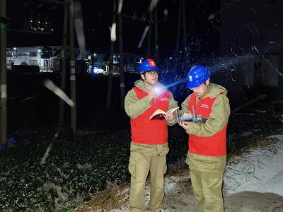 麻城市供电公司积极应对雨雪冰冻保供电