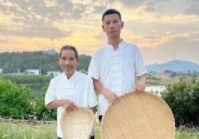 团风95后“兵主播”手握“流量密码” 把直播间打造成乡村振兴的“数字窗口”