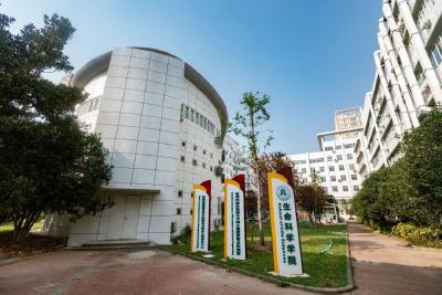 湖北大学在《自然―神经科学》发表论文——生物钟会在夏季高温时主动走快