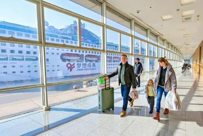 中国内地访日游客数量1月同比下降60.7%