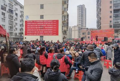 罗田白云物业“粥”暖邻里情