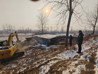 团风镇联合执法斩断河道养殖污染链