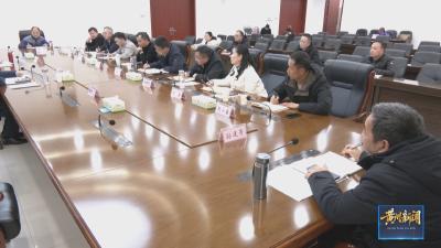 黄芳帅主持召开区委常委会 2025 年度民主生活会征求意见座谈会