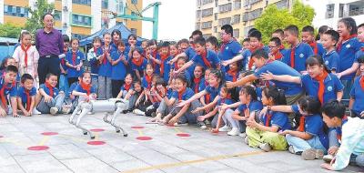 三尺讲台一盏灯——记黄冈市六届人大代表、团风中学副校长张蕾