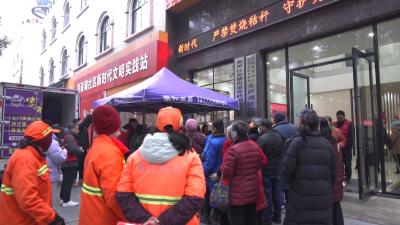 东坡有爱  腊八送暖  市区第二届 “暖冬行动”润民心