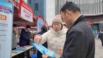 双线招聘搭鹊桥  春风送岗暖民心 ——2026年黄州区重点企业用工专场招聘会圆满举办