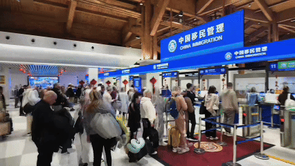 清明假期全国口岸日均出入境人员226万人次