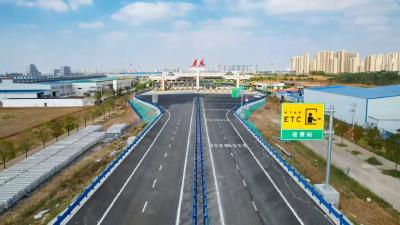 我省21家主流媒体走进孝感话变革看发展