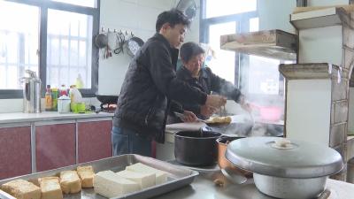 新春走基层丨古柿树下农家乐 熊大哥的日子“柿柿如意”