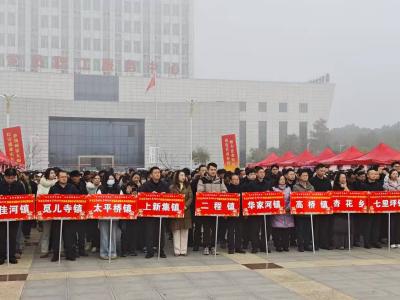 红安县“春风行动”启动仪式现场达成就业意向892人次